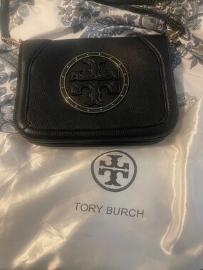 Tory Burch Black Leather Shoulder Bag with Logo Medallion